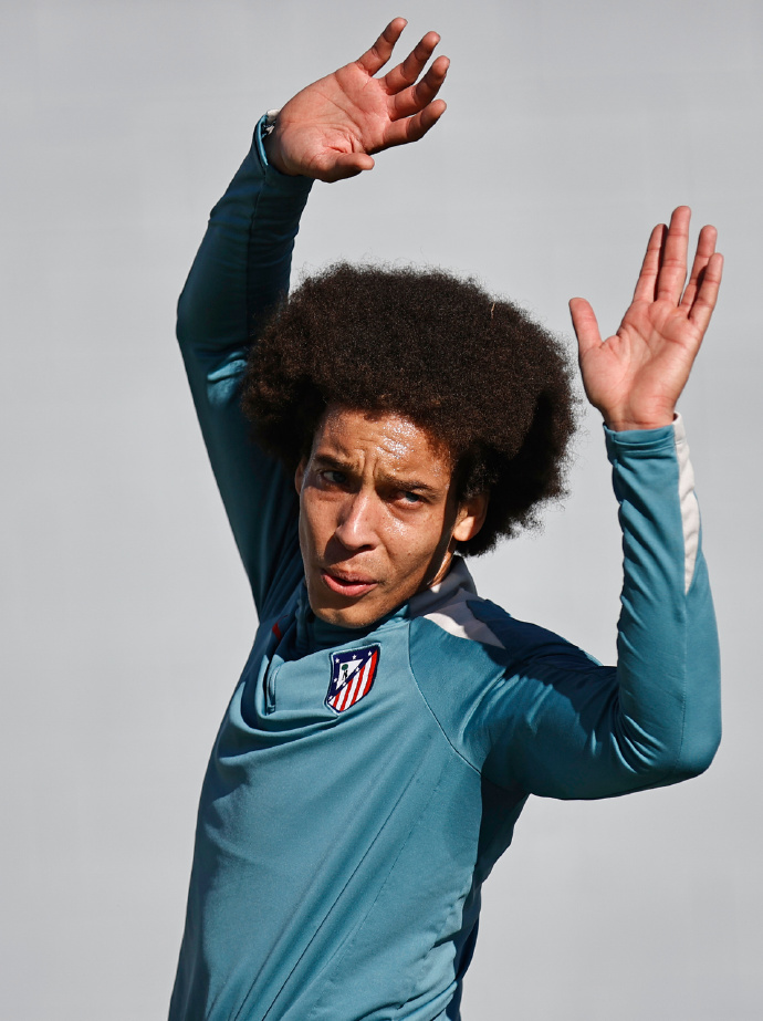 爱体育官方网站-埃尔切门将神勇扑救,力保球门不失