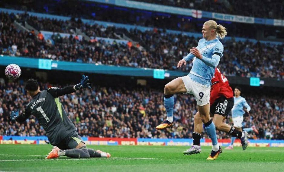 埃尔切门将神勇扑救,力保球门不失 埃尔切门将神勇扑救,力保球门不失