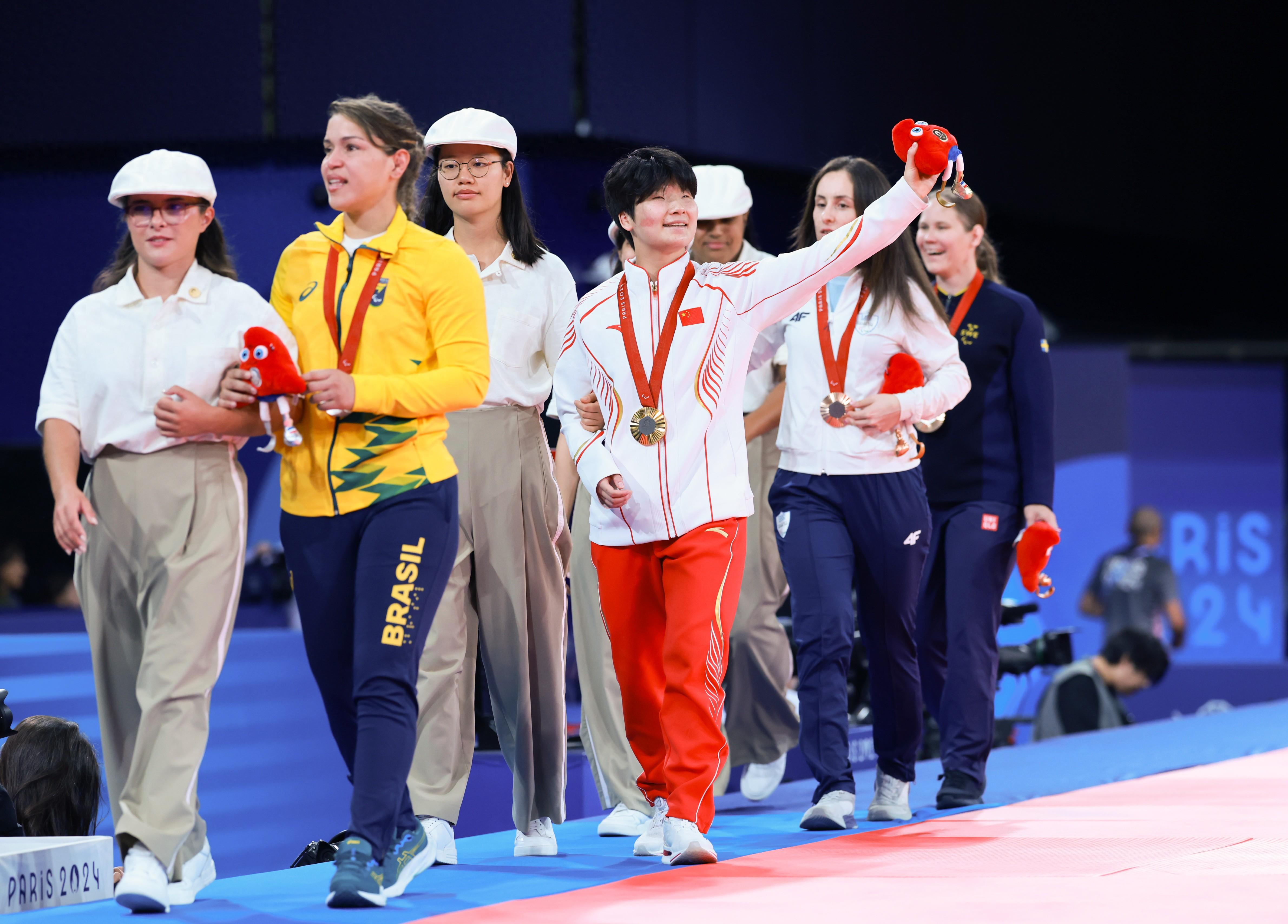 日本女子柔道运动员力克对手获金牌