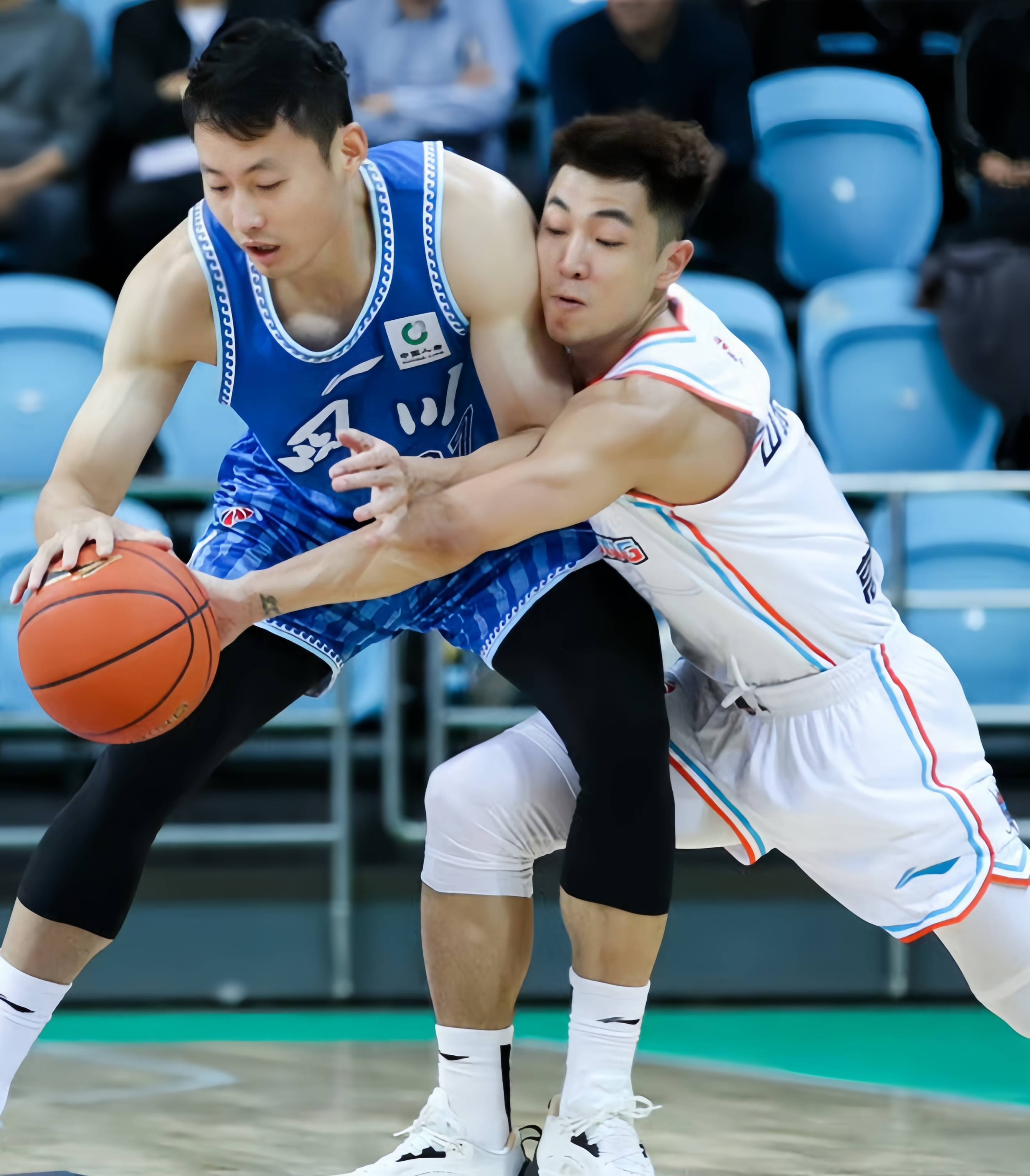 国内篮球赛场上又一场精彩对决