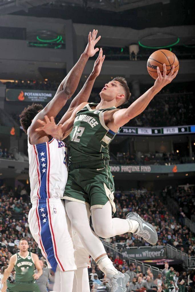 太阳再战雄鹿,难舍难分表现出色 太阳再战雄鹿,难舍难分表现出色