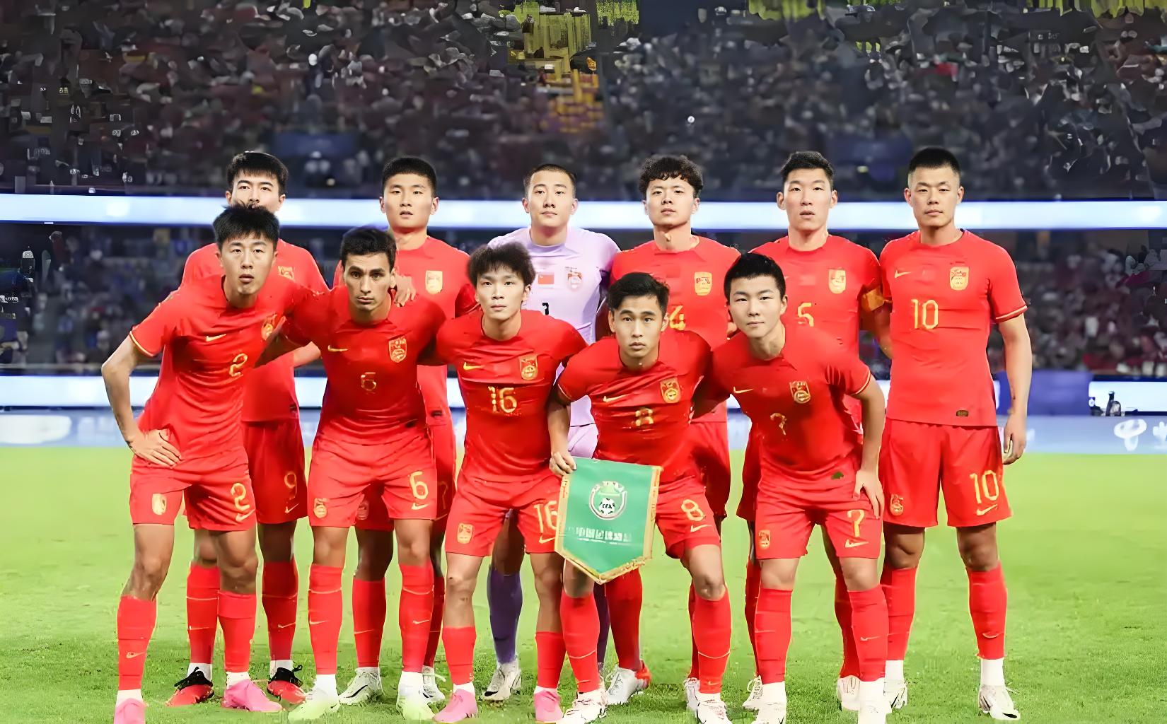 爱体育-中国足球职业化进程遭遇挑战,球队调整动作频繁