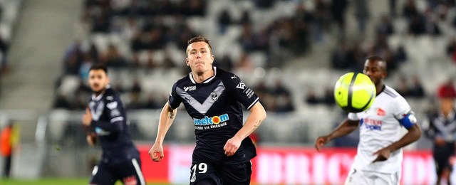 爱体育官网-瓦朗谢纳客场逆转甘冈,夺得关键胜利