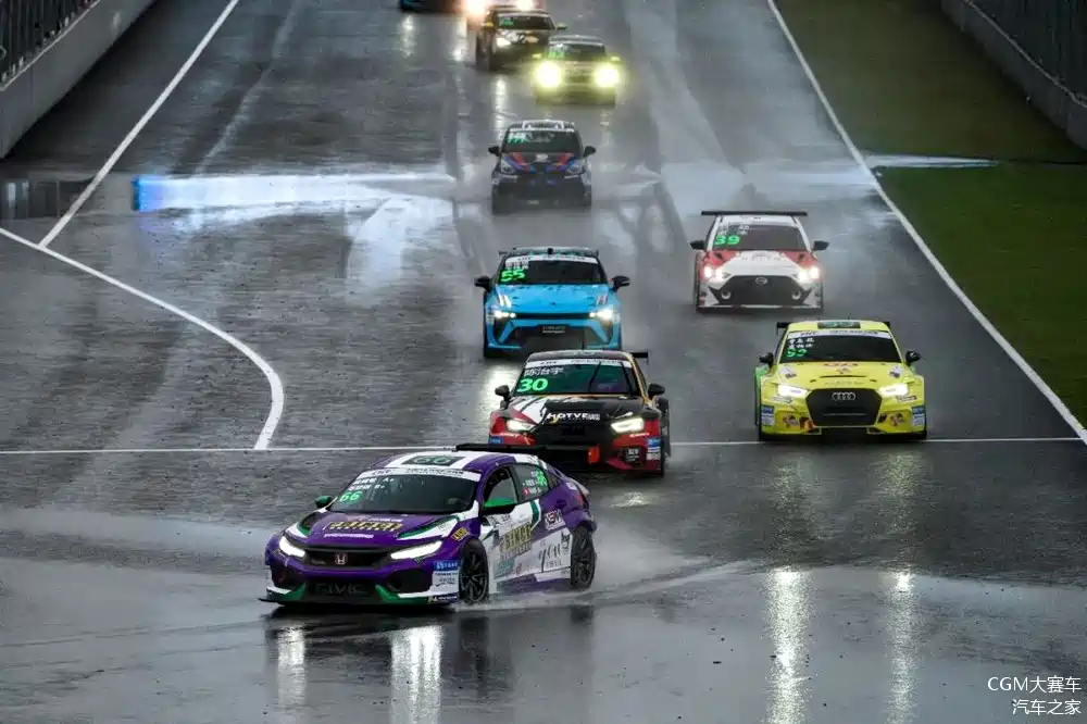 足球精锐对决：球员实力较量见真章