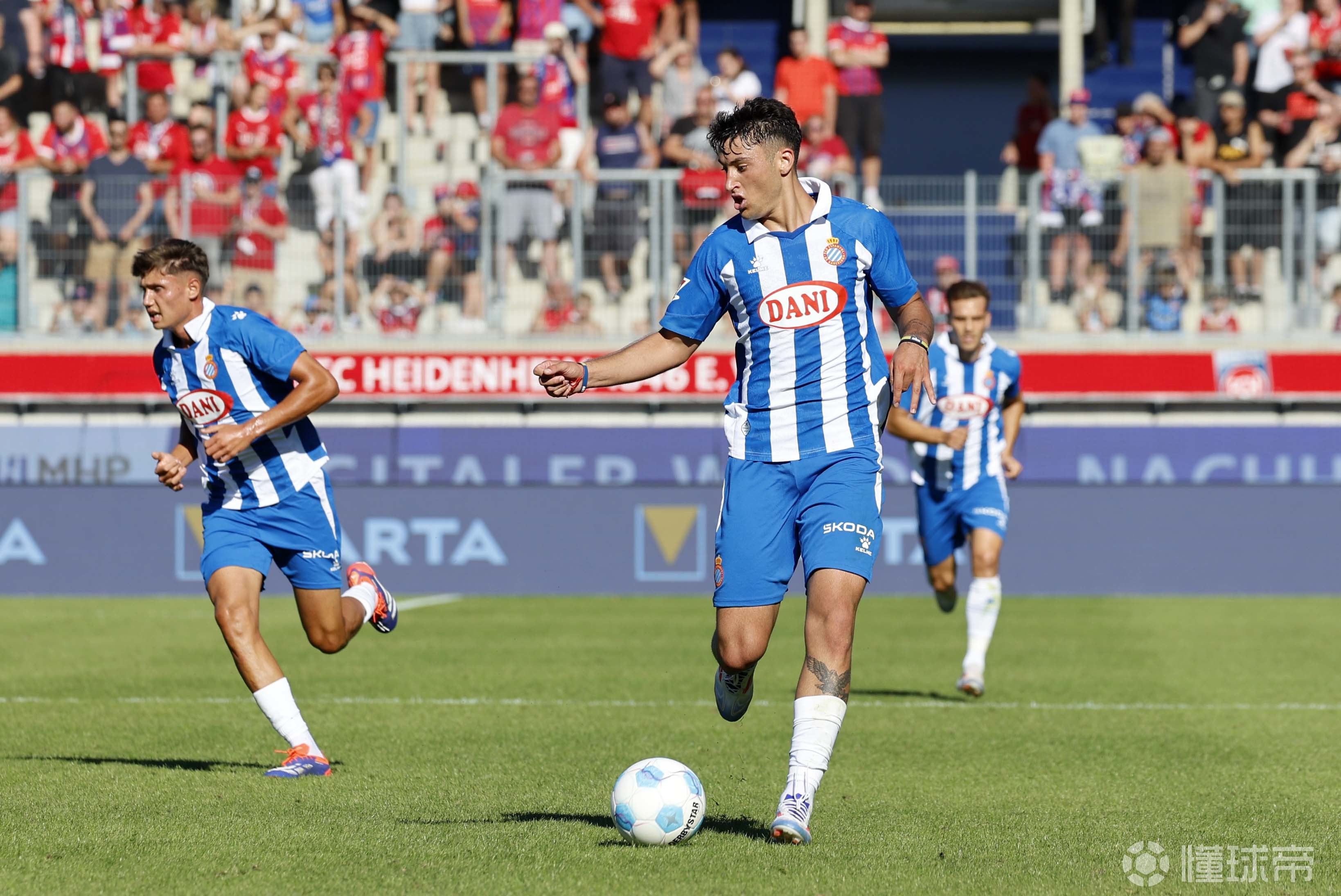 爱体育-西班牙球员在场上展现出色表现