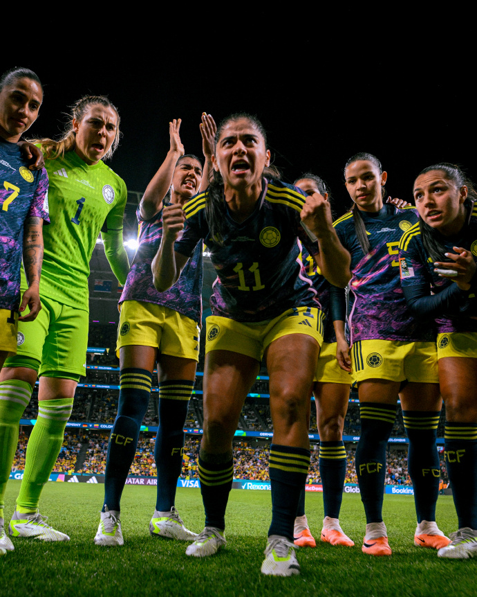 爱体育官网-新西兰女足队员奋勇拼搏,夺取比赛胜利