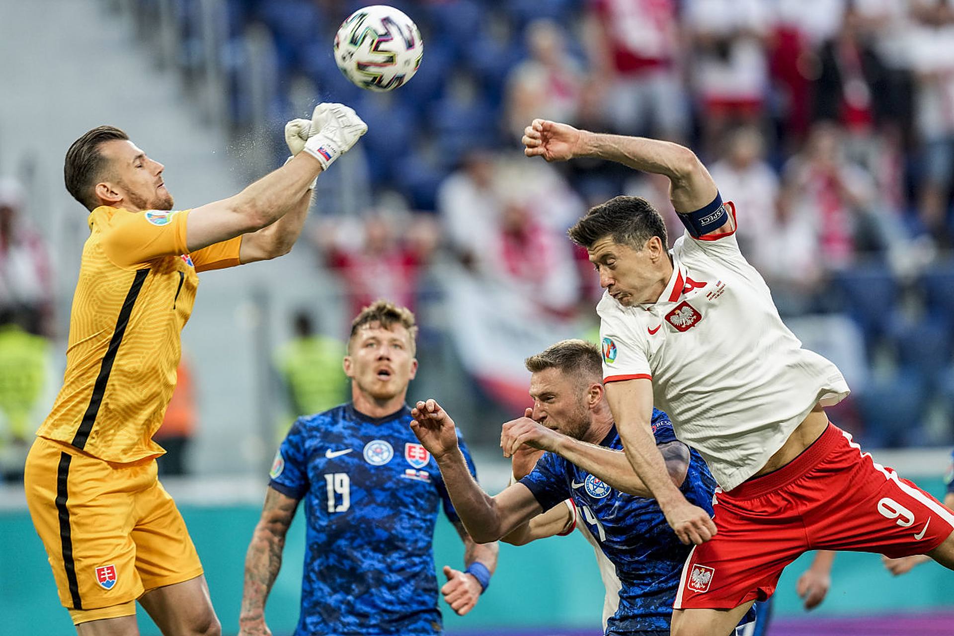 爱体育-瑞典客场对阵斯洛伐克,双方角逐胜负悬浮