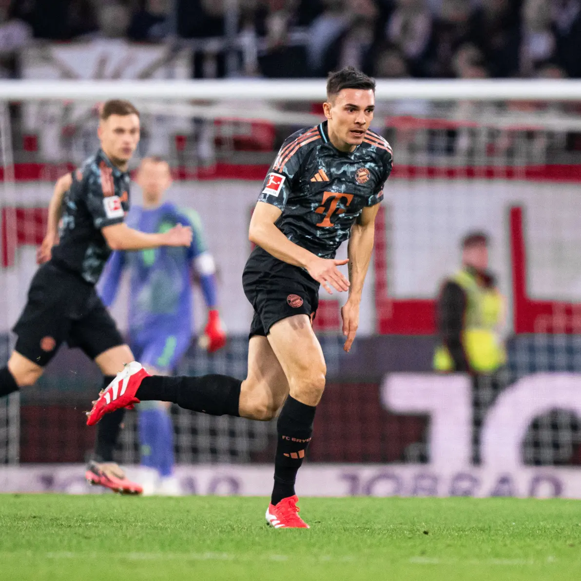 爱体育官网-弗赖堡客场小胜汉堡,取得开门红赛季瞩目